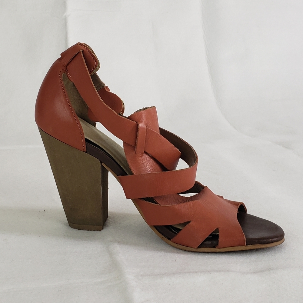 Tan Strappy Block Heel Sandals!